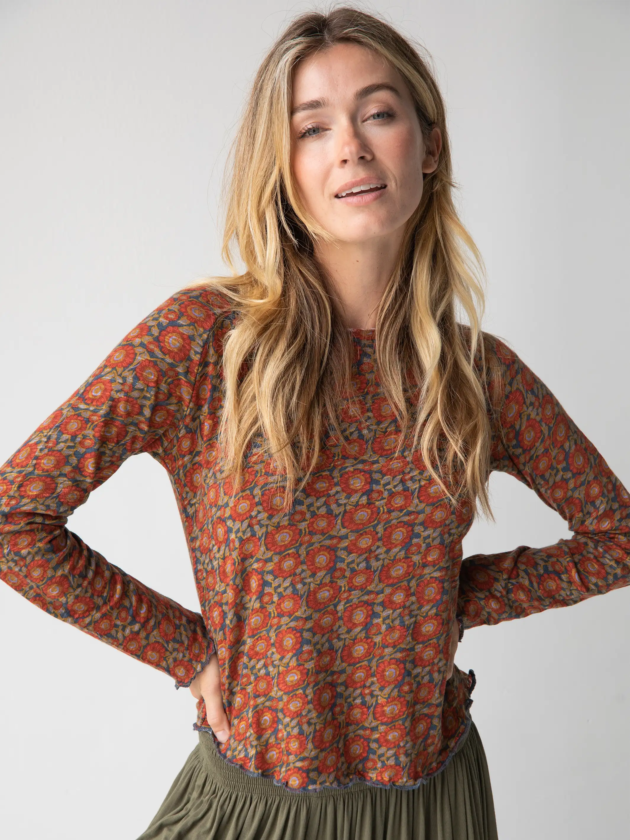 Women's Transitional Outfit Lily Cotton Long Sleeve Tee Shirt - Blue Red Vines